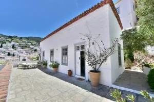 Captain's House for 4 - Historical Home Hydra 1800 - Mandraki