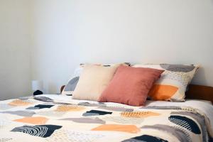 Cosy Apartment with Terrace for 2 Guests and Pets in the Center of Vodice