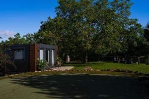 TINY HOUSE mezi sklepy