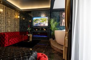 AMJ Royal Apartments - 115 - Black Rubby