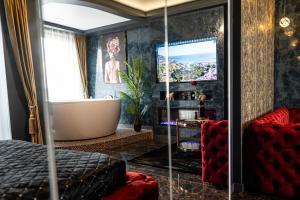 AMJ Royal Apartments - 115 - Black Rubby