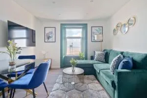 Round Tower Holiday Apartments - Seafront 1,2 & 3 Bedroom Homes Free Parking, WiFi - 布伦特山庄