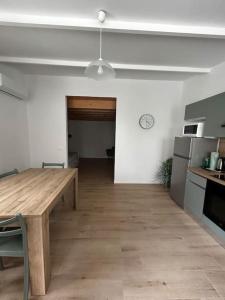 Casa Rielta, Tram e parking