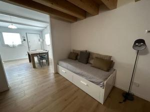 Casa Rielta, Tram e parking