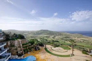 Lovely home with amazing balcony & communal pool by 360 Estates - Taʼ Abram