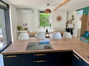 Villas Agreable maison renovee, en ville et au calme ! : photos des chambres