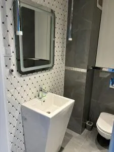 Apartament komfortowy z dwoma sypialniami i duzym balkonem - 苏普拉希尔