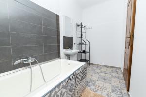 Color Apartments Franceza Street 4bedrooms