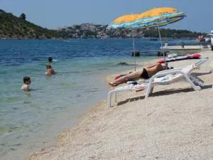 Villa Seaview Divna Beachfront - 博德戈拉维查