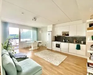 Uusi saunallinen kolmio järvinäkymällä - Hersala