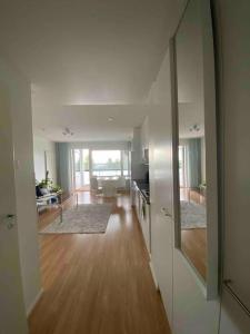 Uusi saunallinen kolmio järvinäkymällä