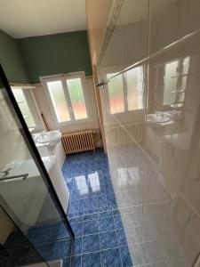 Maisons de vacances Maison Independante CHELLES , Paris Disney Proche JO 2024 Vaires sur Marne est a 10 minutes de Chelles des epreuves Olympique de canoe kayac 2 chambres : Maison 2 Chambres
