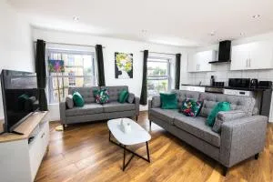 City-Center 2-Bedroom Apartment near Train Station - Batley Carr