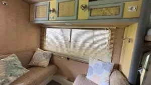 Ficelle, Chambre d'hôtes en camping car Vintage - 屈斯里
