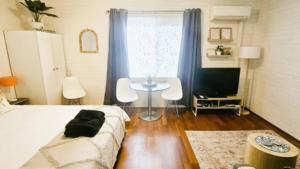 Cozy Corner M106 Studio Apartment near Kings Park