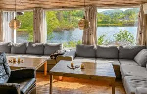 Awesome Apartment In Tjørhom With Wifi - Fidjeland