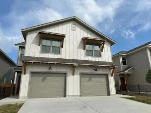 Cozy Spot in San Antonio by Lackland & Seaworld - Castroville