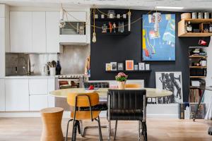 Veeve - Modern-Chic Mezzanine