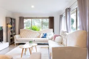 Retreat with Panoramic Hills View - The Basin