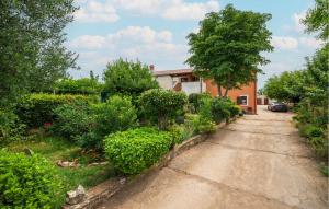 Beautiful Apartment In Sisan With Wifi