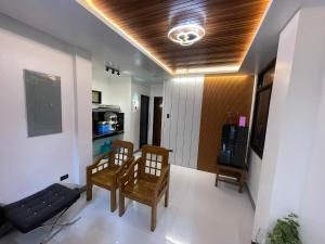 SHOWMECAS Alley Stay