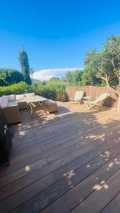 Refait à neuf Standing bord de plage et piscine Proche de St Trop