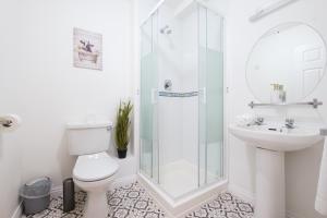 Stylish CITY Centre Townhouse, Sleeps 12 with Parking