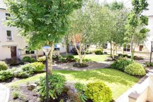 Stylish CITY Centre Townhouse, Sleeps 12 with Parking