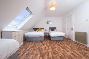 Stylish CITY Centre Townhouse, Sleeps 12 with Parking