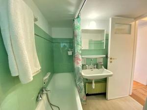 Unique cozy apartment-Athenian modernism