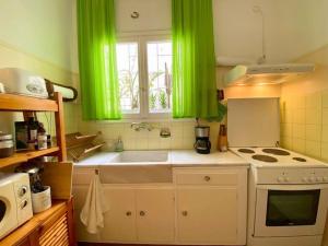 Unique cozy apartment-Athenian modernism