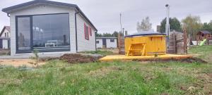 Lawendowy Zakątek 3 domek z balią