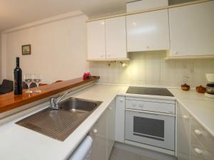 Apartment Zeus-5 by Interhome