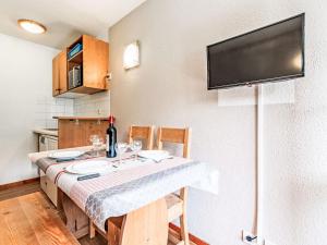 Studio Rond Point des Pistes - Val Claret-23 by Interhome