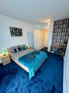 Appartements Superbe T5 10p 4chs Metro Tramway terrasse parking - visite en video sur YouTube 54OTKQvzlwA : photos des chambres