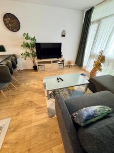 Appartements Superbe T5 10p 4chs Metro Tramway terrasse parking - visite en video sur YouTube 54OTKQvzlwA : photos des chambres