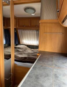 Schlaflodge Wohnwagen in idyllischer Natur