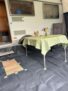 Schlaflodge Wohnwagen in idyllischer Natur