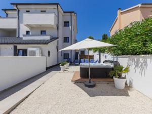 Holiday Home Penthouse no-1 by Interhome