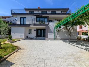 Apartment Thalia by Interhome