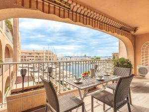Apartment Port de la Gavine I-3 by Interhome