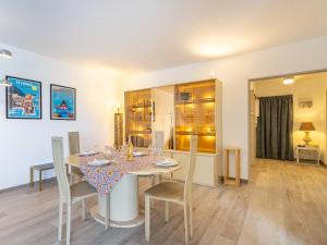 Apartment Port de la Gavine I-3 by Interhome