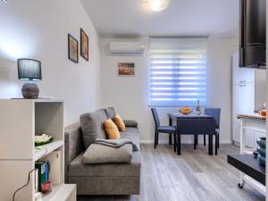 Apartment Mary by Interhome 