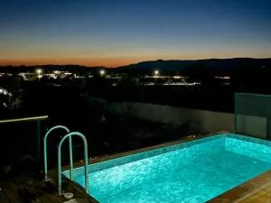 majestic tiny home with private pool - Synkrasi