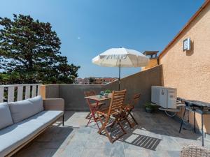 Apartment Pines Mansion-2 by Interhome