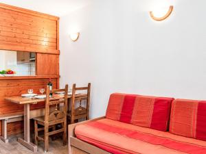 Studio Rond Point des Pistes - Val Claret-22 by Interhome