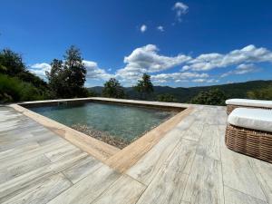 Suite Villa Eden du "Belvédère Cévenol" - Gîte Parc National des Cévennes au calme absolu vue panoramique - Lit 180x200 - Accès Piscine - Jacuzzi Privatif- Only Adult -Classé 5 étoiles- Climatisation - espace extérieur privatif -randonnée e