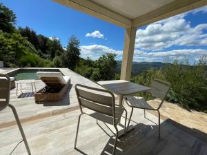 Appartements Suite Villa Eden du Belvedere Cevenol - Gite en Cevennes au calme absolu et vue panoramique - Piscine - Jacuzzi - Only Adult - Classe 5 etoiles : photos des chambres