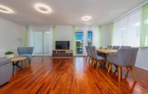 3 Bedroom Awesome Home In Debelo Brdo 