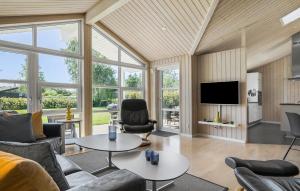 Beautiful Home In Hemmet With Kitchen